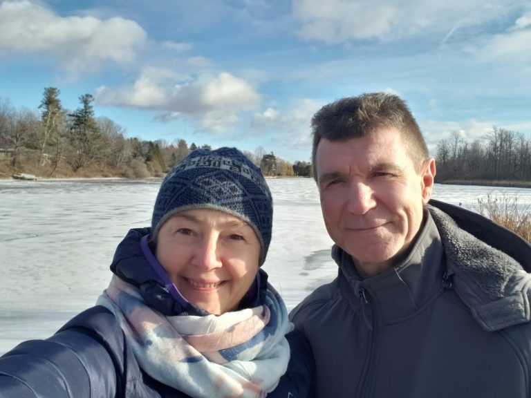 winter-cold-senior-man-scarf-couples-active-seniors-self-portrait-older-couple-happy-couples_t20_xX0pNm